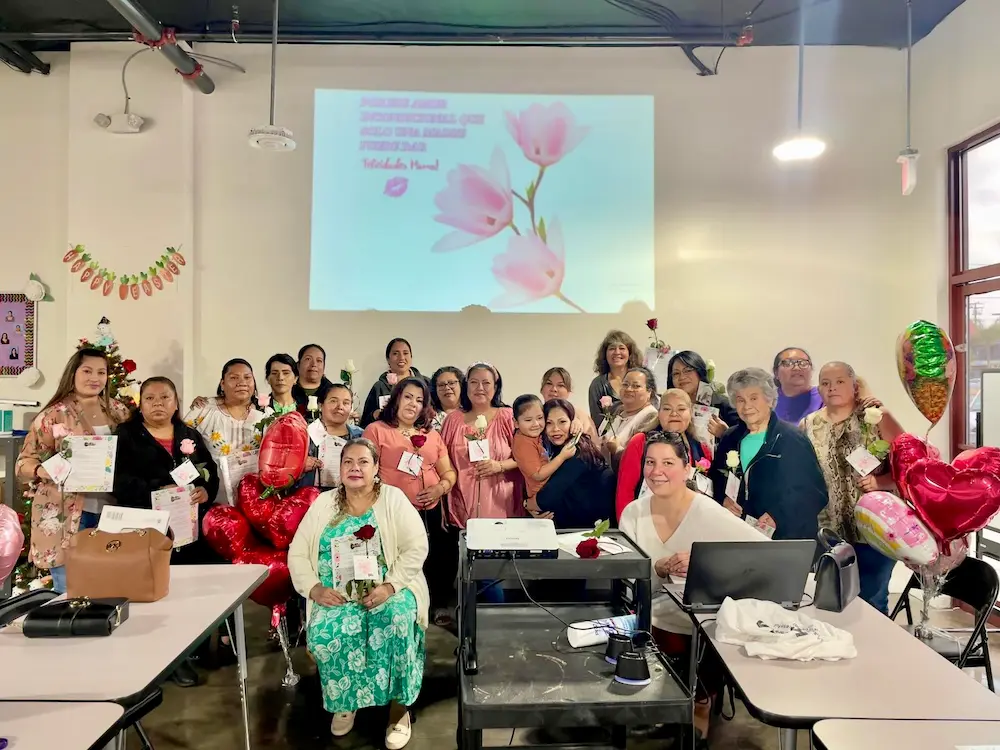 Familias celebrando el cierre de su generación en el programa